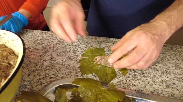 Как в Армении Готовят Долму из Виноградных Листьев. Долма или Толма? Откройте Завесу Тайны! :) смотреть онлайн