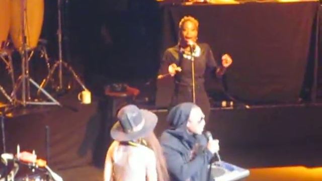 Erykah Badu - Love of My Life LIVE смотреть онлайн