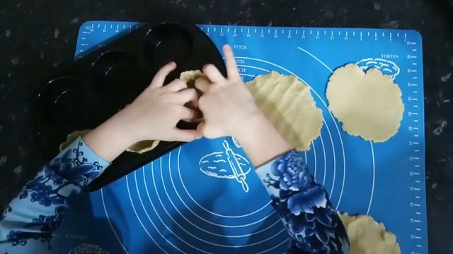 Первый День Рождения моего канала/Kids Marina TV/Делаю вкусные пирожные смотреть онлайн