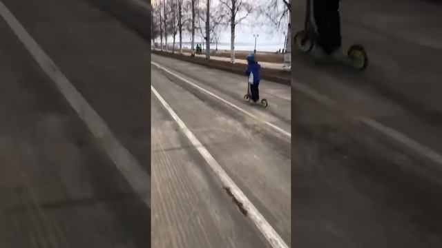 Покатушки на самокате ? смотреть онлайн