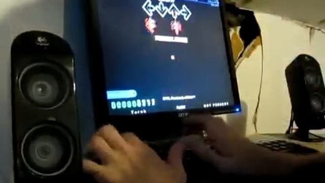 Angry kid breaks monitor from stepmania! смотреть онлайн