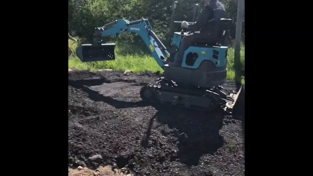 Дорога 250 метров . 2 дня . 150 кубов асфальтовой крошки. смотреть онлайн