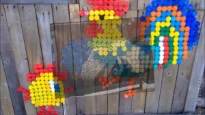 Картины из пластиковых крышек