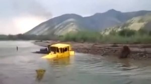 Трактор утонул в реке