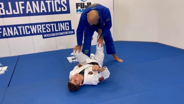 How To Do The Perfect Side Sweep From De La Riva Guard by Mikey Musumeci смотреть онлайн