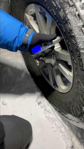 Спускаем давление до 0,5 бар в колесах на зимнике #saimanblog #saimanmotors #арктика смотреть онлайн