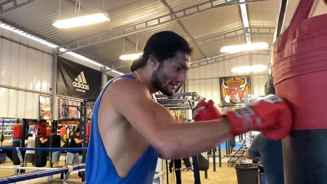 ROBERT GARCIA 6'9 GIANT ANTONIO MIRELES CALLS OUT TYSON FURY - ESNEWS BOXING смотреть онлайн
