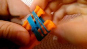 Улитка из резинок (твинок) на рогатке.