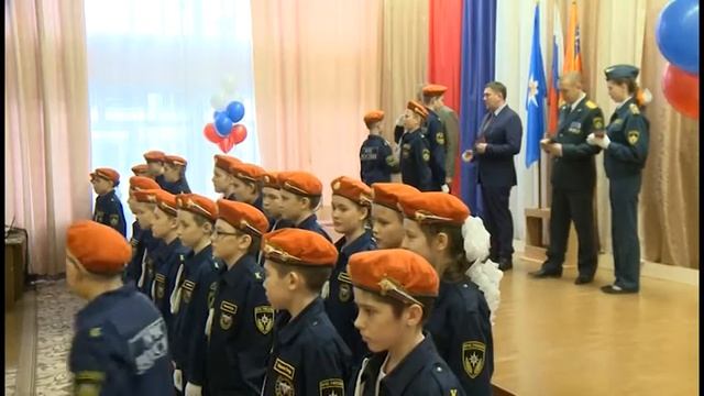 Быть кадетом-спасателем — почетно! В школе №38 прошло торжественное посвящение. смотреть онлайн
