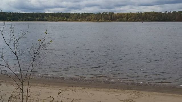 Сплав по Каме на лодке ( часть 10 ) . Песчаные пляжи недалеко от устья р. Сивы . смотреть онлайн