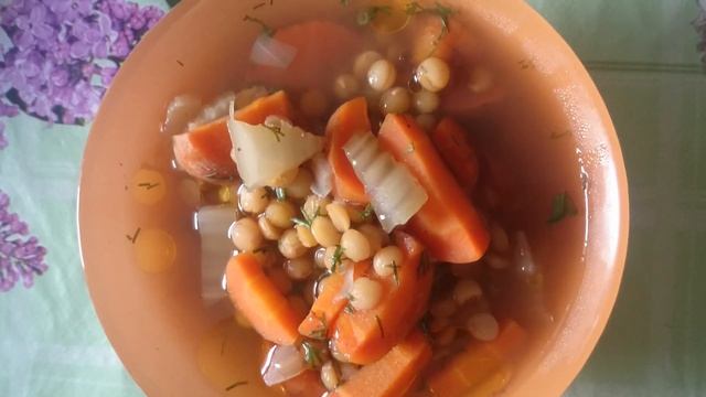 Как выглядит суп  гороховый с морковью.