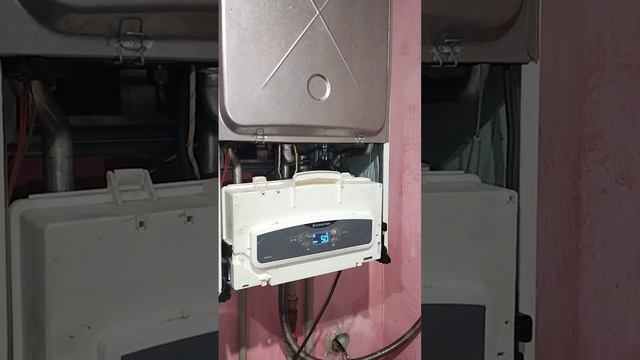 Котёл Ariston. Включение летнего режима #燃气锅炉# the gas boiler almost burst смотреть онлайн