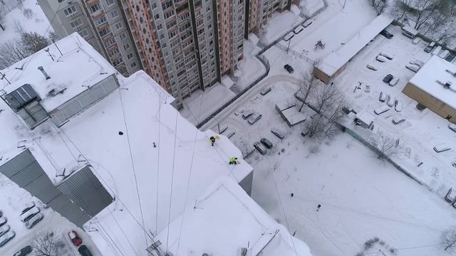 Очистка крыши от снега смотреть онлайн