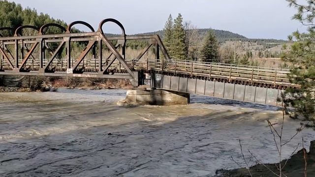 Wednesday, December 1, 2021. Tulameen River HIGH! смотреть онлайн