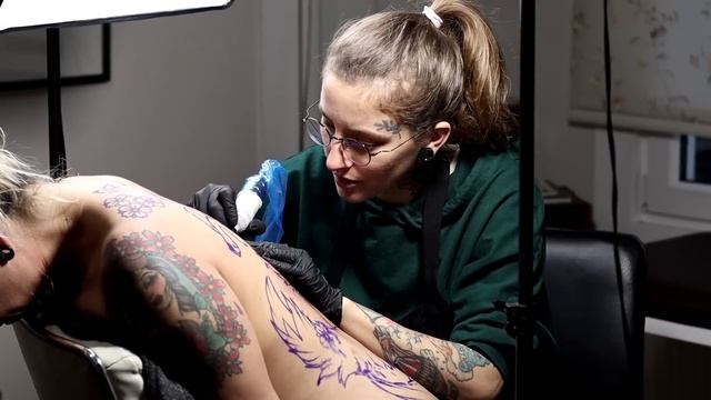 Full Back Line Tattoo Time Lapse смотреть онлайн