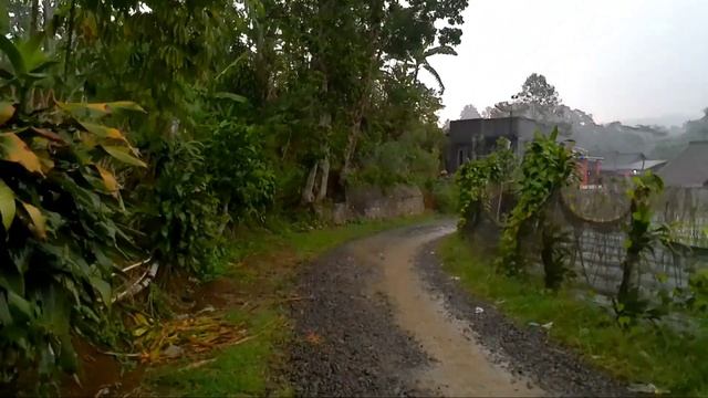 Heavy rain poured down on villages in remote areas of West Java, Indonesia смотреть онлайн