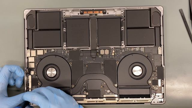 MacBook Pro (16 inch, 2021) Lid Angle Sensor Replacement смотреть онлайн