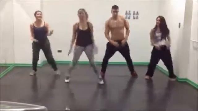 Очень легкий танец)) смотреть онлайн