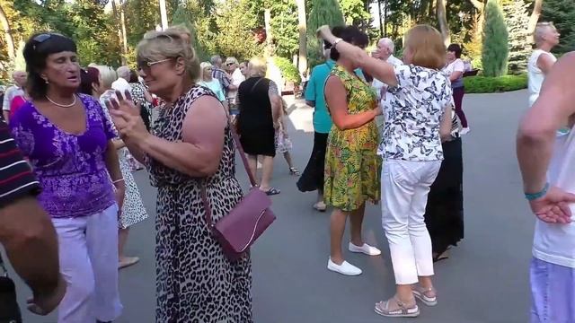 ЛИСТЬЯ ЖЕЛТЫЕ смотреть онлайн