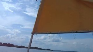 парусная надувная лодка.