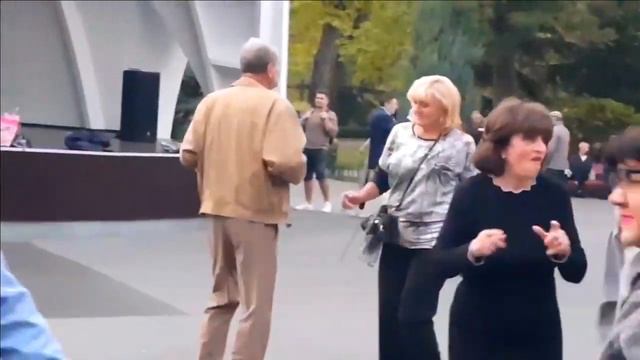 ТЫ ТАК КРАСИВО ТАНЦУЕШЬ! ОКТЯБРЬ 2023 ХАРЬКОВ ТАНЦЫ НА РЕТРО! смотреть онлайн