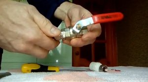 Полипропиленовая муфта с накидной гайкой.