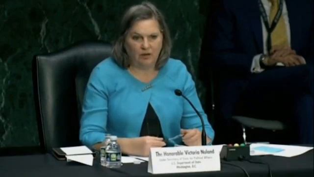 Нуланд спросили в сенате, есть ли на Украине биологическое и химическое оружие? смотреть онлайн