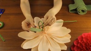 Ростовые цветы на ножке. Большие цветы из гофрированной бумаги