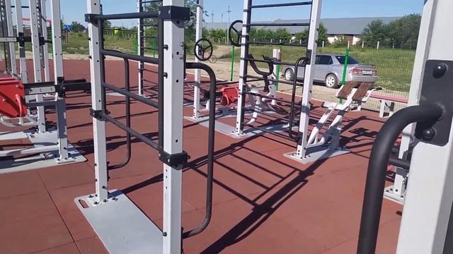 ОБЗОР СПОРТИВНОЙ ПЛОЩАДКИ В МОЁМ СЕЛЕ! СПОРТ В МАССЫ! смотреть онлайн