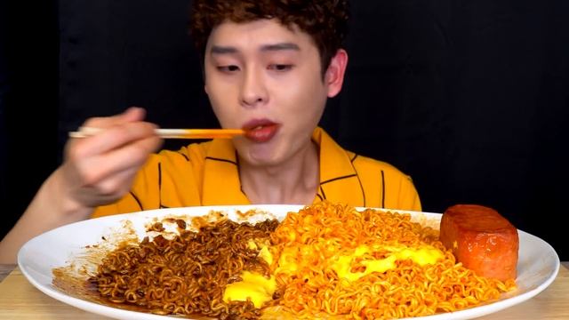 ASMR 치즈 불닭게티 3X3 뽀득 킬바사소세지 통스팸구이 먹방~!! Black Bean Noodles With Spicy Noodles Kielbasa Spam MuKBang~ смотреть онлайн