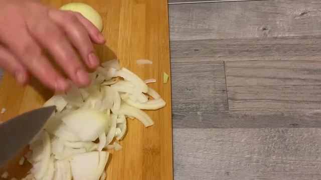 Печень тушенная.вкусная и сочная печень.#печень#луклук#еда#рецепт# смотреть онлайн
