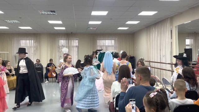 На балу у Золушки смотреть онлайн