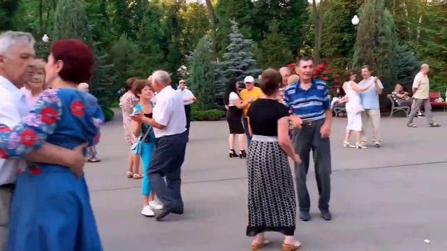 ТЫ И Я! ТАНЦЫ В ПАРКЕ ГОРЬКОГО ХАРЬКОВ СЧАСТЛИВЫЕ ДНИ