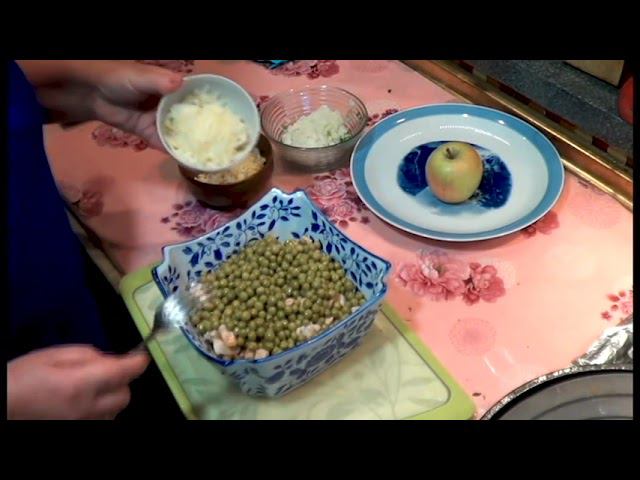 Салат Деликатный из мяса цыпленка. Малокалорийные салаты смотреть онлайн