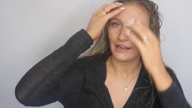 THE INKEY LIST GLYCOLIC ACID EXFOLIATING SCALP SCRUB DEMO & REVIEW смотреть онлайн