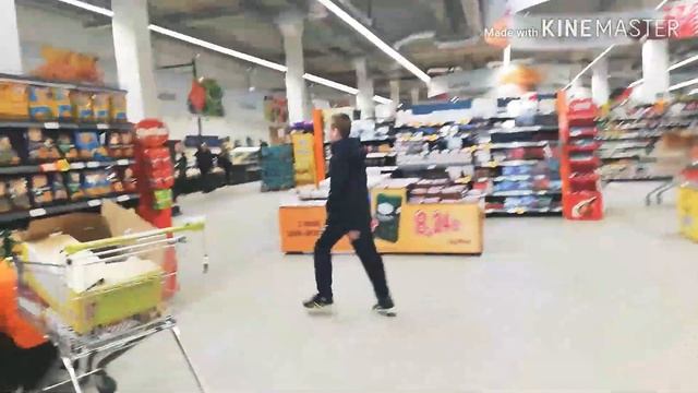 Пранк песней.в торговом центре смотреть онлайн