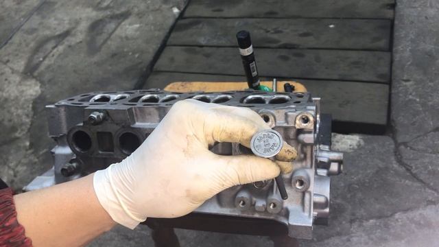 Мотор 5Е фильм 4. Как правильно вывести углы на седлах и притереть клапана на ГБЦ. смотреть онлайн