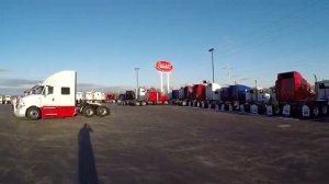 Дальнобой по США Америка. Поход на дилер и продолжение восстановления трака