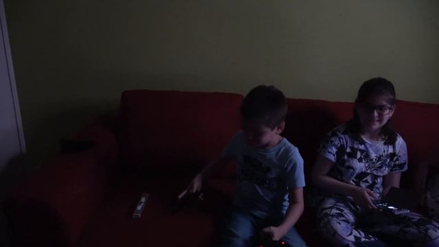 АЛИСА ПРИШЛА К НАМ В 3 ЧАСА НОЧИ??! ЧТО СЛУЧИЛОСЬ С БРАТОМ И СЕСТРОЙ?!? смотреть онлайн