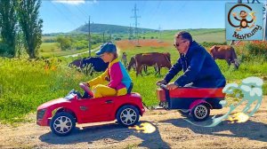 Дети и Машина. Диана и Даня катаются на машине с прицепом. Манкиту