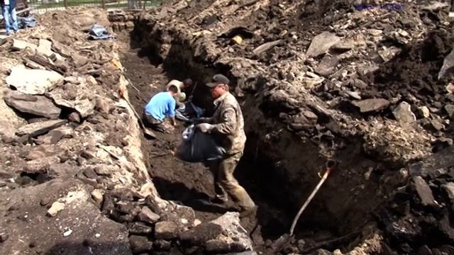 В Крымске в парке им.Тельмана эксгумируют останки немецких солдат.