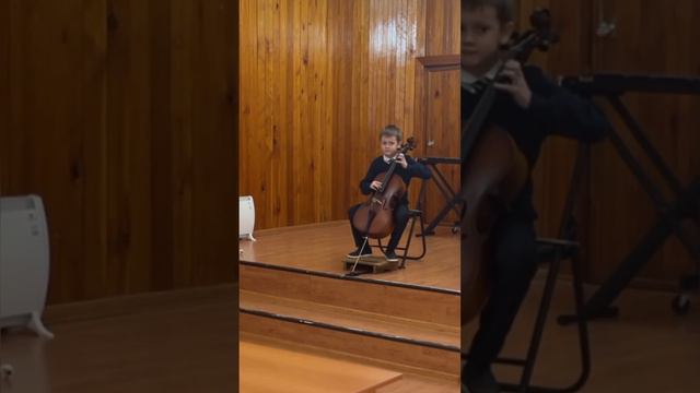 Аттестационное выступление Максим 7 лет (занимается на виолончели 3 месяца) смотреть онлайн
