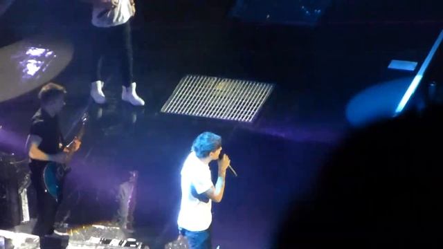 One Direction- She's Not Afraid Oakland Oracle 7/31/13 смотреть онлайн
