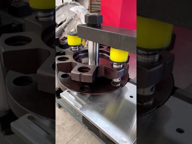 Производство радиуса у медной шины сечением 4х40 мм. смотреть онлайн