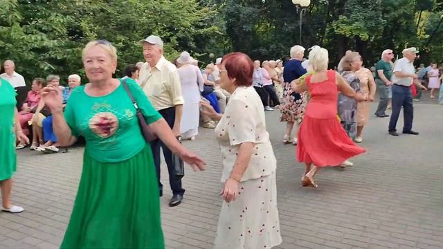20.08.23г..."ХОЧУ Красивого, ХОЧУ Богатого"...на танцполе в Гомеле... смотреть онлайн