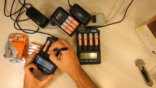 КИНУЛ продавец PKCELL - распаковка и тест Зарядного устройства и NIZN аккумуляторов AA2500mWh 1,6V смотреть онлайн