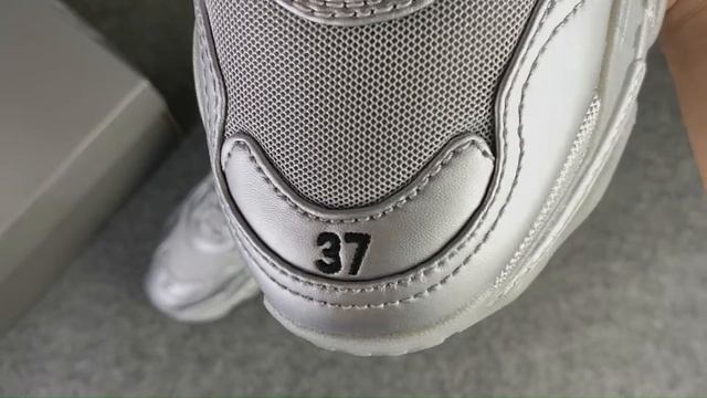 BALENCIAGA TRIPLE S SNEAKER 536737 W2FS2 8100 смотреть онлайн