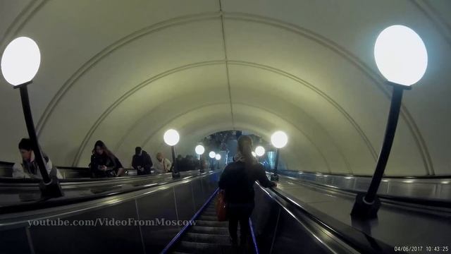 Вход на станцию метро ВДНХ // 04.06.2017 смотреть онлайн