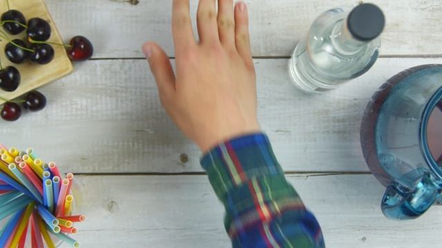 Питьевой йогурт вишня - черешня 2,5%