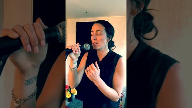 Jenn Shelton singing Don’t You Remember By Adele смотреть онлайн